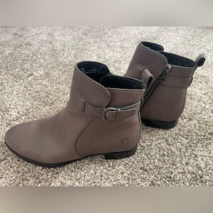 Women’s Born Gray/Brown Leather Ankle Zip Boots Booties Style F54222 Size 7.5